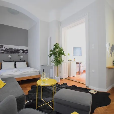 Standard By Hi5 - Chainbridge Apartament *