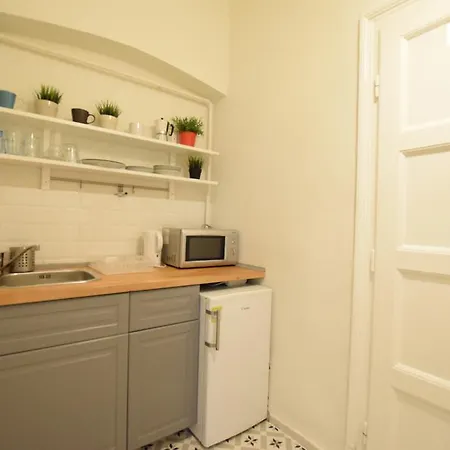 Standard By Hi5 - Chainbridge Apartament