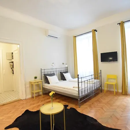 Standard By Hi5 - Chainbridge Apartament *