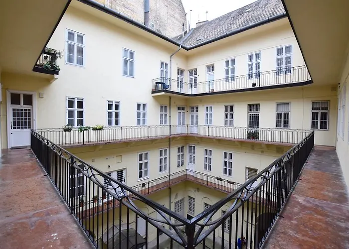 Standard By Hi5 - Chainbridge Apartament Budapeszt