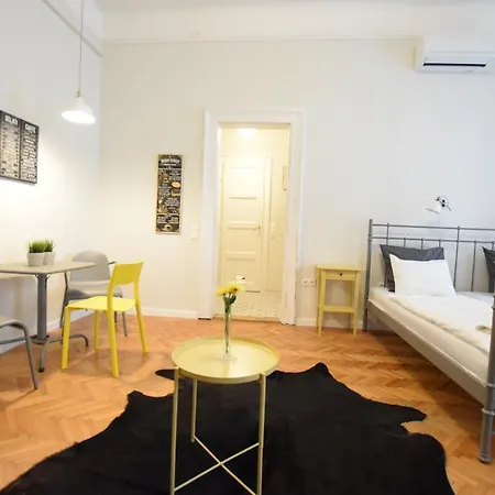 Standard Apartment By Hi5 - Chainbridge Apartment Budapest