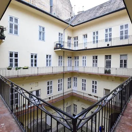 Standard By Hi5 - Chainbridge Apartamento Budapeste